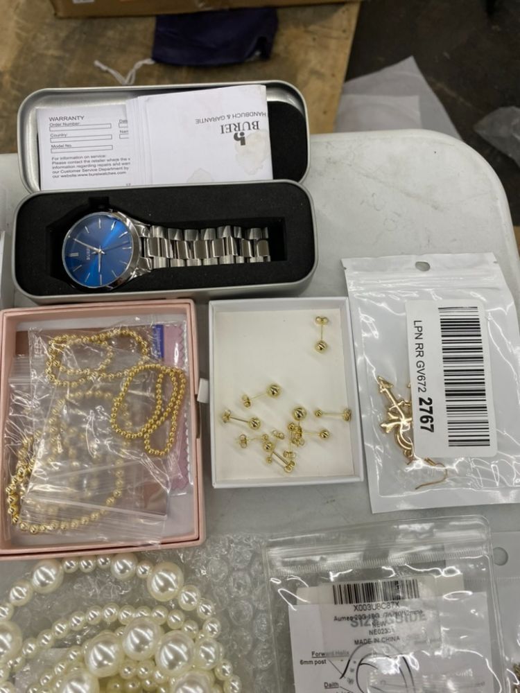 Large Lot of Jewerly, Watch & Wallets - Image 5 - Lot 723