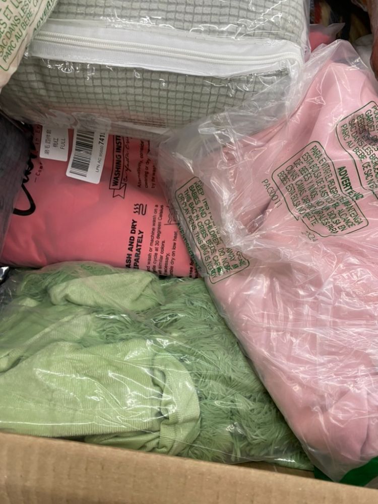 Coffin Box of Pillows, Bedding & Misc Household Linens - Uninspected - Image 4 - Lot 426