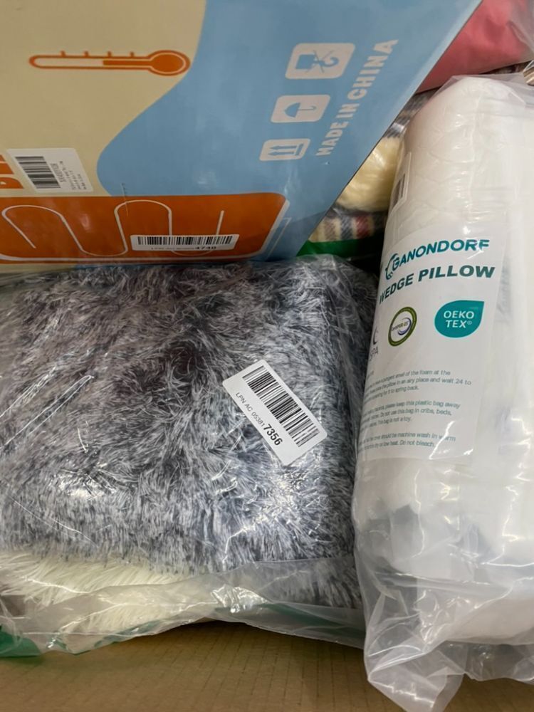 Coffin Box of Pillows, Bedding & Misc Household Linens - Uninspected - Image 7 - Lot 426