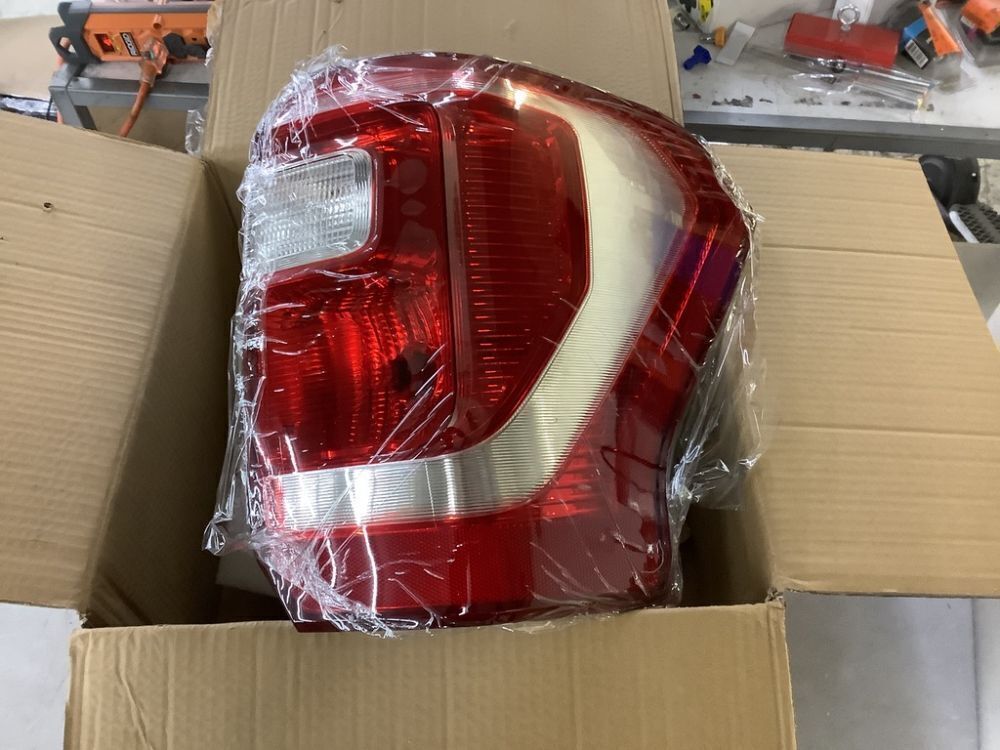 Passenger Taillight for Ford Expedition Base Model 2018-2022 - Image 2 - Lot 456