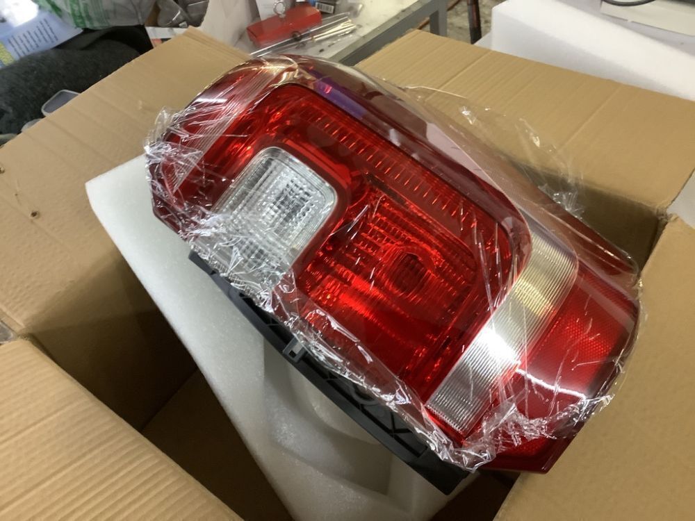 Passenger Taillight for Ford Expedition Base Model 2018-2022 - Image 3 - Lot 456