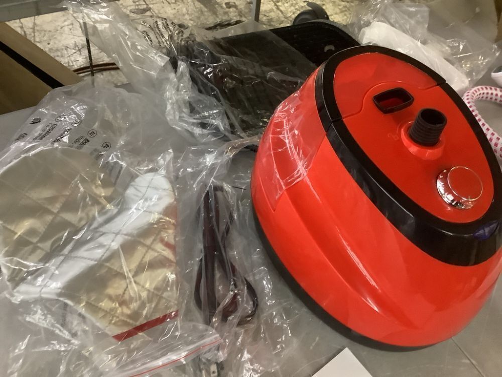 Standing Garment Clothing Steamer - Image 2 - Lot 458