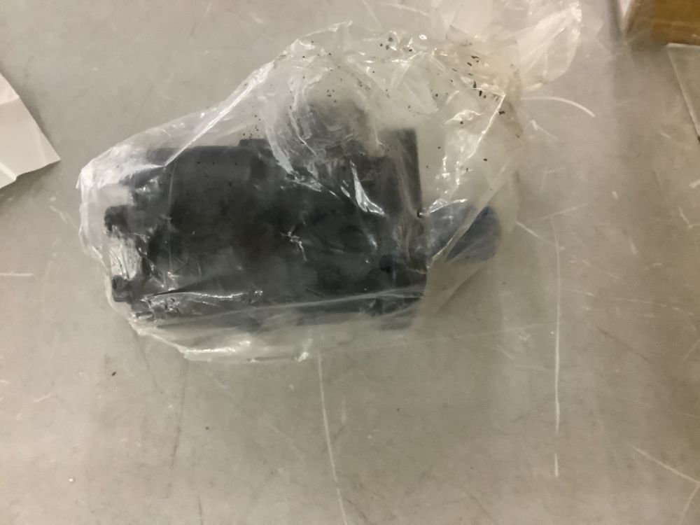 Char-Lynn 101-1001-009 Motor Eaton 101-1001 Hydraulic Motor 1 Inch Straight 879RPM 81N*M - Image 2 - Lot 460