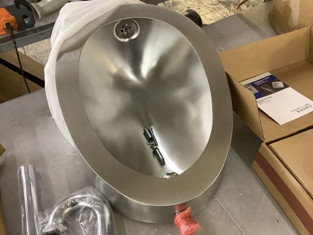 Automatic Wall Mounted Men's Bathroom Urinal - Image 4 - Lot 653