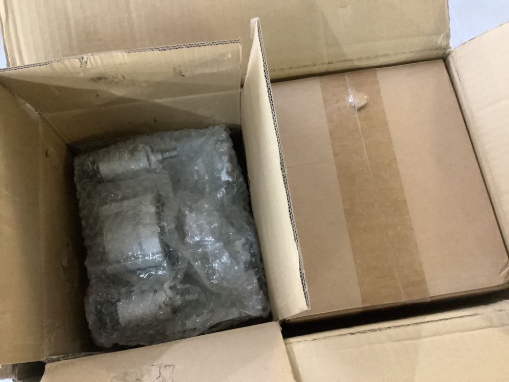 Front Brake Caliper Set for 1988-1991 Chevrolet GMC C1500 K1500 - Image 2 - Lot 657