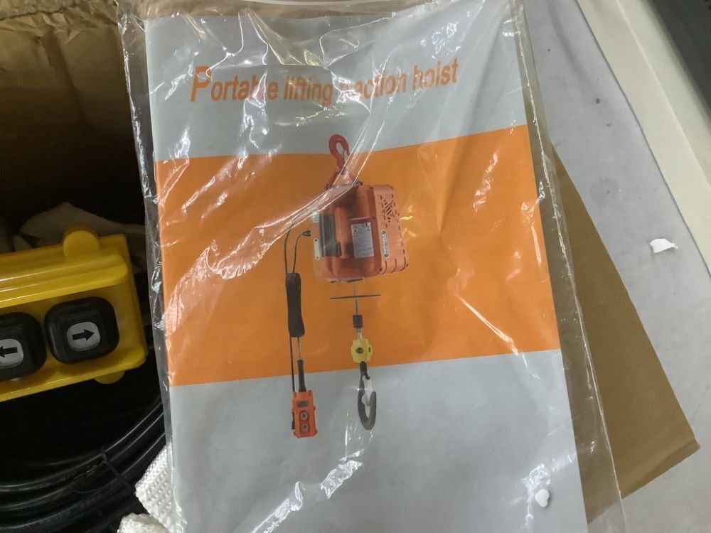 1,100 lbs Electric Winch with 2 Wireless Remote Control & Cable Remote Control - Image 5 - Lot 81