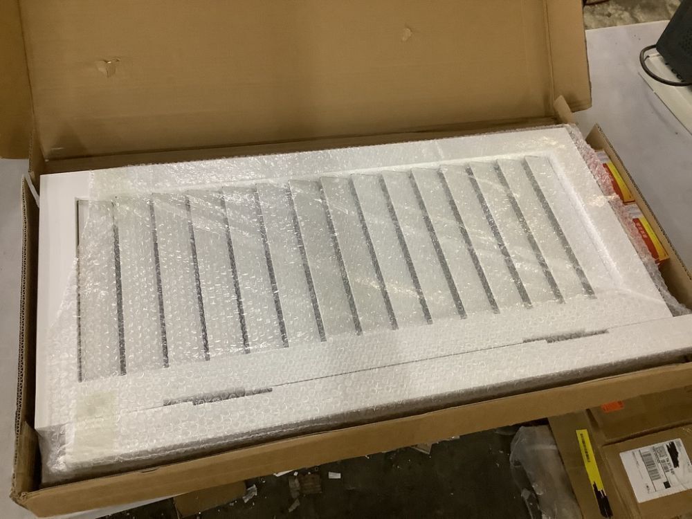 Wooden Half Saloon Doors, 35.4" x 35.4" - Image 2 - Lot 111