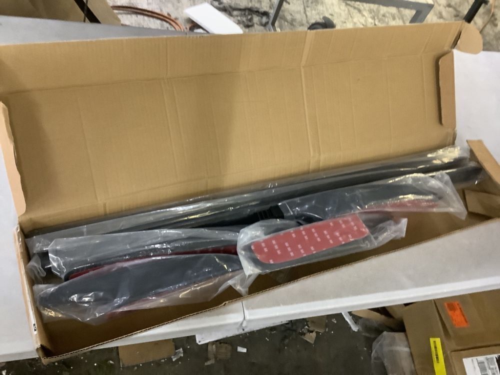 Roof Rack Side Bars for 2018-2024 Chevrolet Equinox - Image 2 - Lot 628