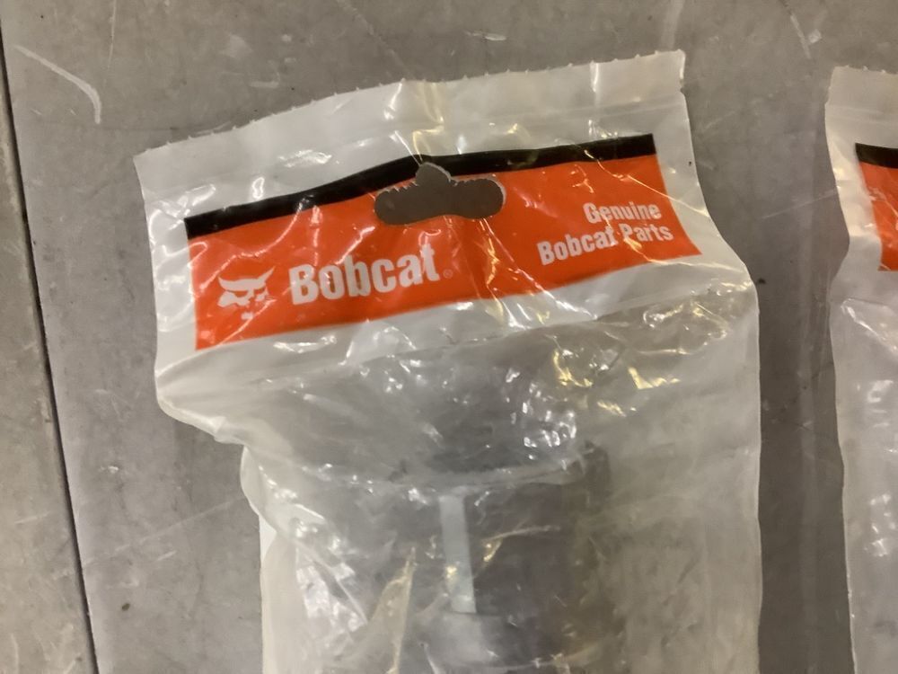 Lot of (2) Bobcat 7246791 Replacement Hydraulic Male Flat Face Quick Coupler - Image 3 - Lot 725
