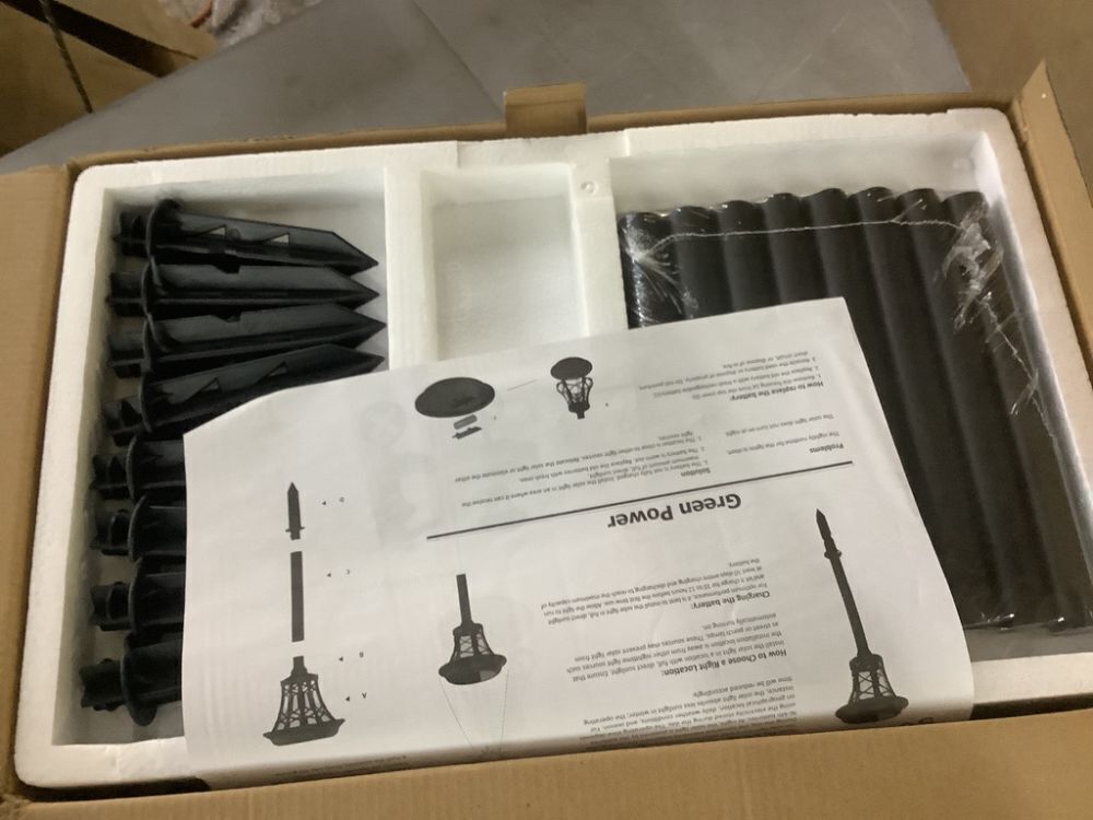 BEAU JARDIN 8 Pack Solar Landscape Pathway Lights - Image 3 - Lot 726