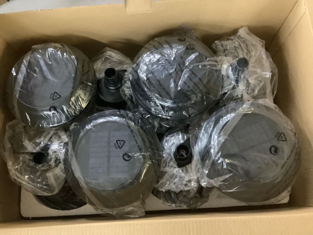 BEAU JARDIN 8 Pack Solar Landscape Pathway Lights - Image 4 - Lot 726