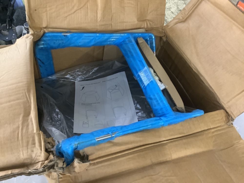 4 Pack Stackable Plastic Office Chairs - Image 1 - Lot 115