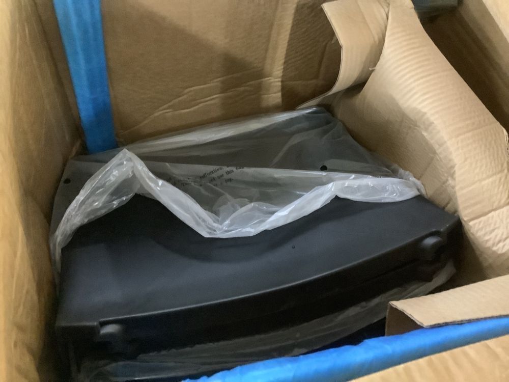 4 Pack Stackable Plastic Office Chairs - Image 4 - Lot 115