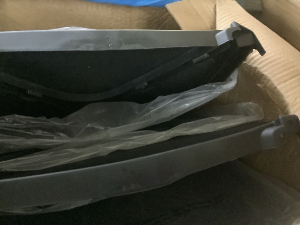 4 Pack Stackable Plastic Office Chairs - Image 5 - Lot 115