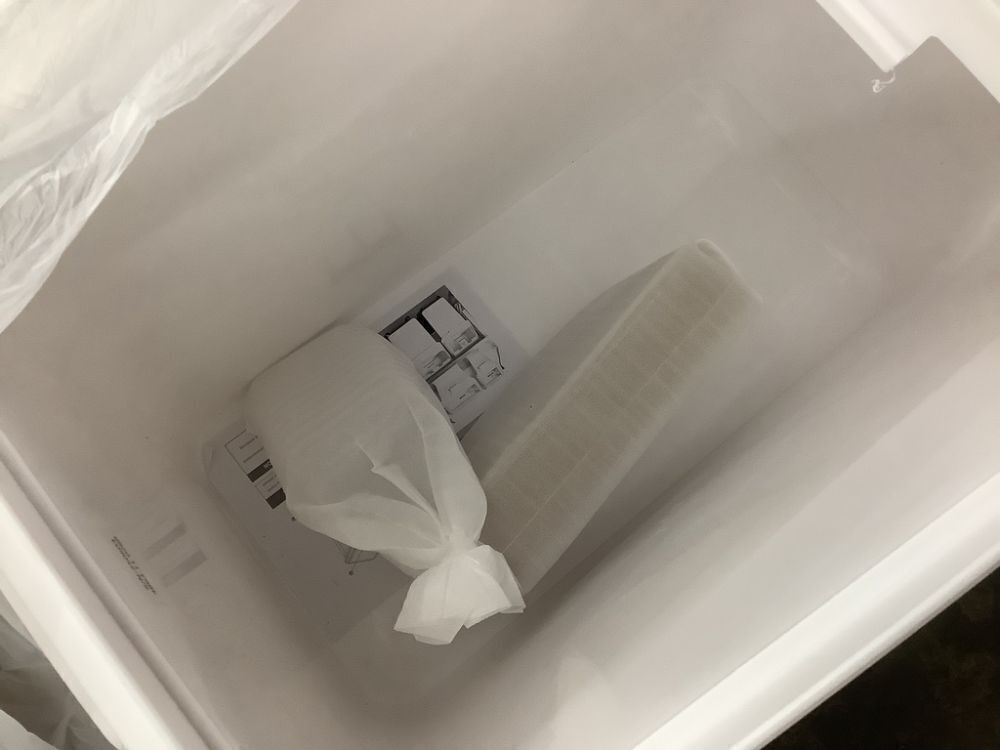 VEVOR 27Gallon Dog Food Bin with Wheels, Scoop, and Airtight Lid - Outside Dirty - Image 3 - Lot 618