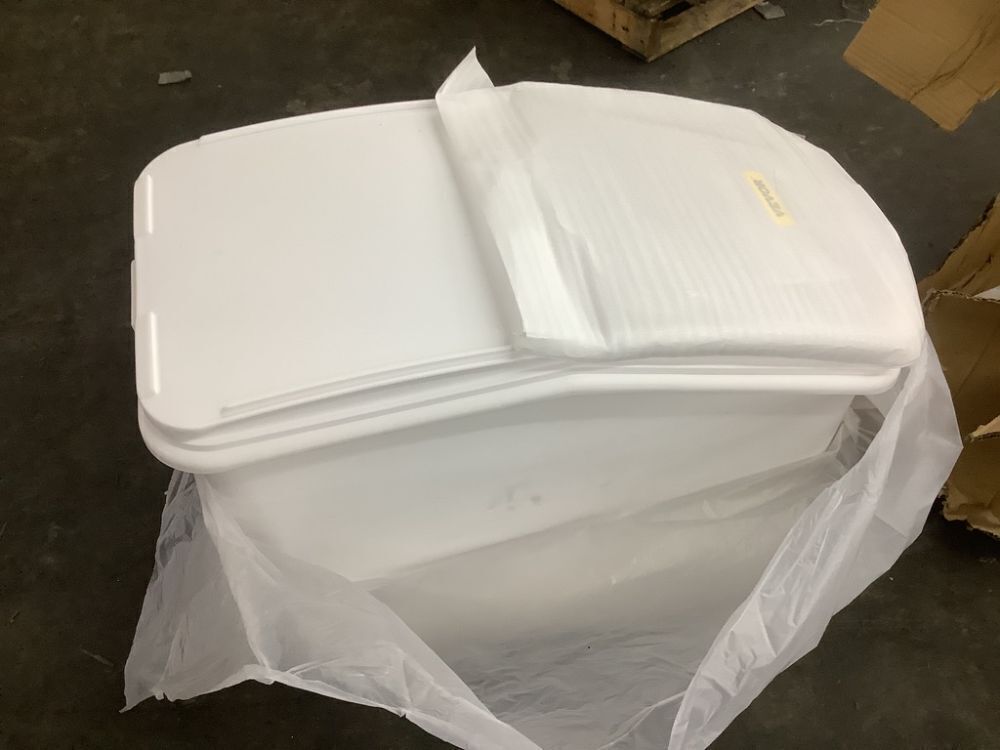 VEVOR 27Gallon Dog Food Bin with Wheels, Scoop, and Airtight Lid - Outside Dirty - Image 5 - Lot 618