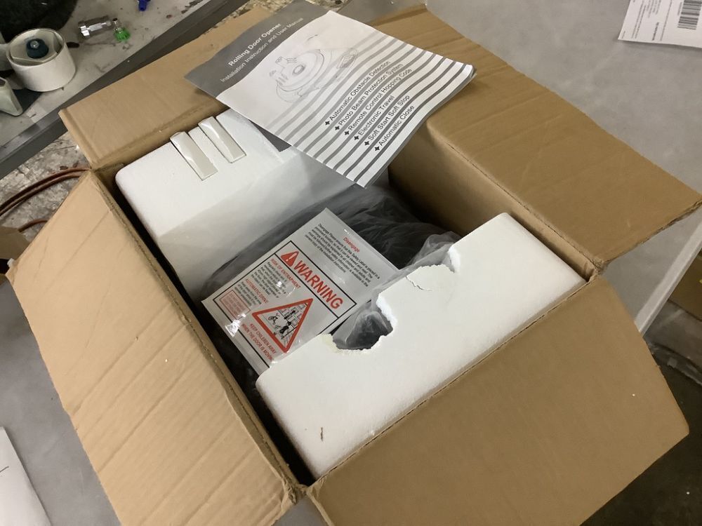 Automatic Roll Up Door Opener, 100W 800N - Image 2 - Lot 119