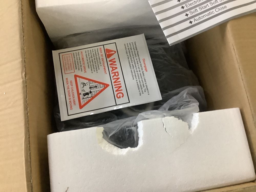 Automatic Roll Up Door Opener, 100W 800N - Image 3 - Lot 119