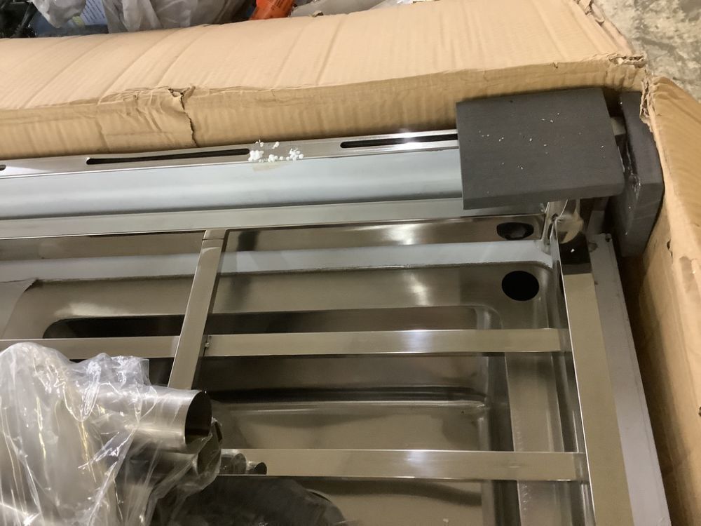 VEVOR Stainless Steel Free Standing Single Bowl Commercial Kitchen Sink, 39.4 x 19.1 x 37.4 in - Image 6 - Lot 68JF