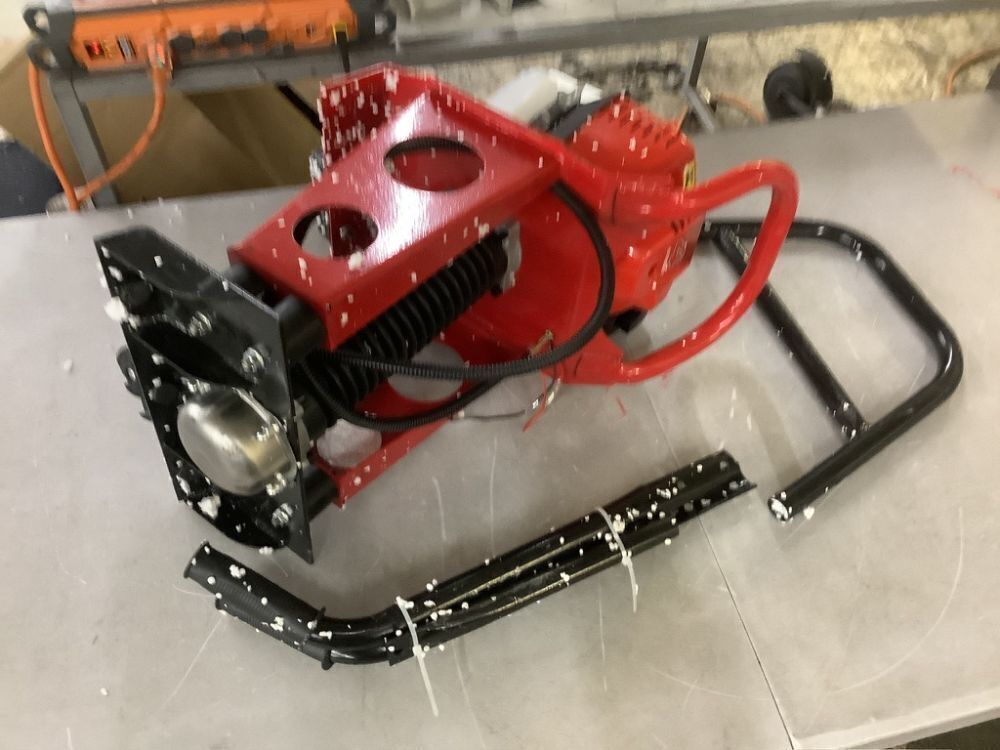 4 Stroke Gas Wet Concrete Vibratory Screed - Image 2 - Lot 128