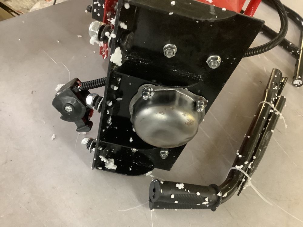 4 Stroke Gas Wet Concrete Vibratory Screed - Image 4 - Lot 128