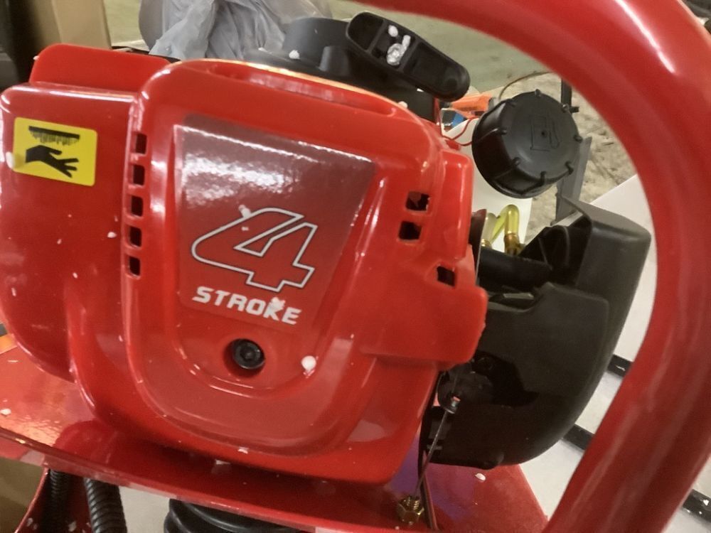 4 Stroke Gas Wet Concrete Vibratory Screed - Image 6 - Lot 128