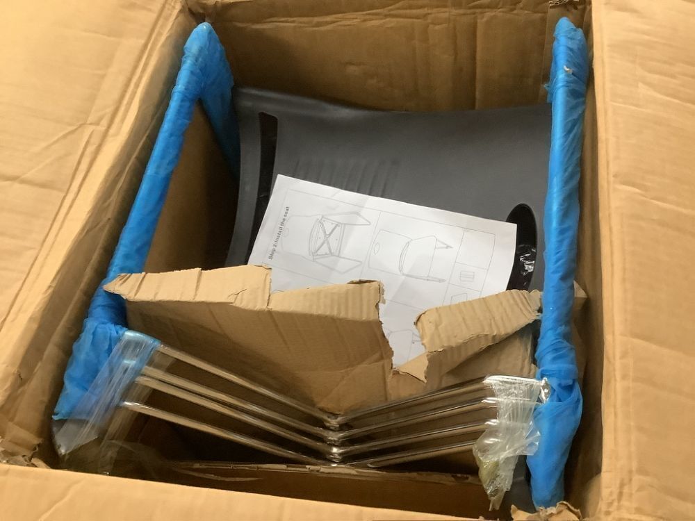 4 Pack Stackable Plastic Office Chairs - Image 2 - Lot 130