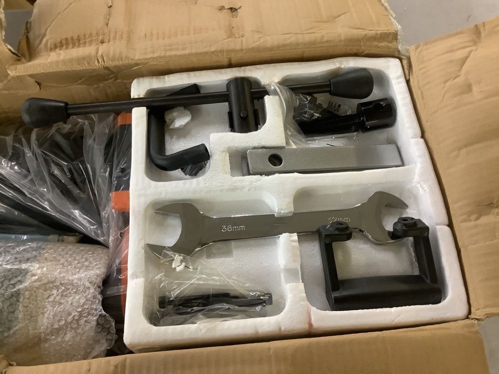 VEVOR Core Drill Machine with Stand, 0.8-11.8in Drilling Diameter, 3500W - Image 3 - Lot 20