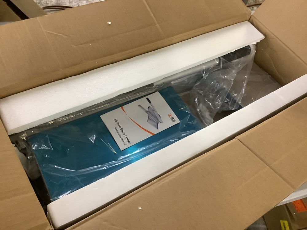 Manual Guillotine Bone Cutter with Blade - Image 2 - Lot 211