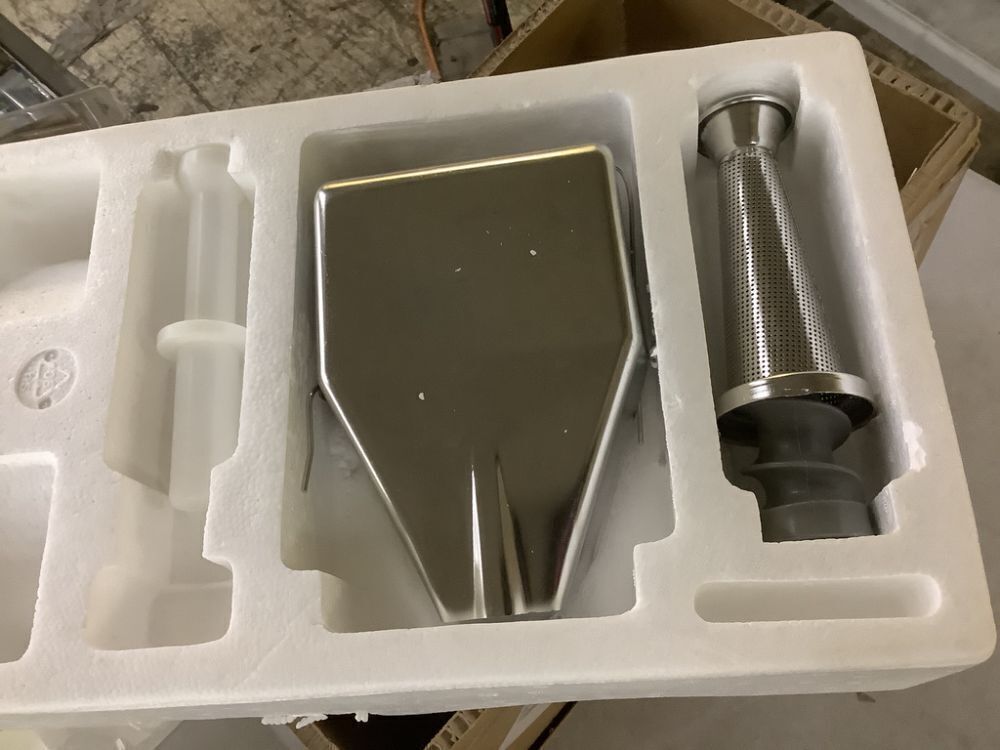 Electric food Strainer & Sauce Maker, 110v - Image 6 - Lot 326