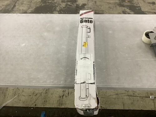 Retractable Baby Gate - Lot 272