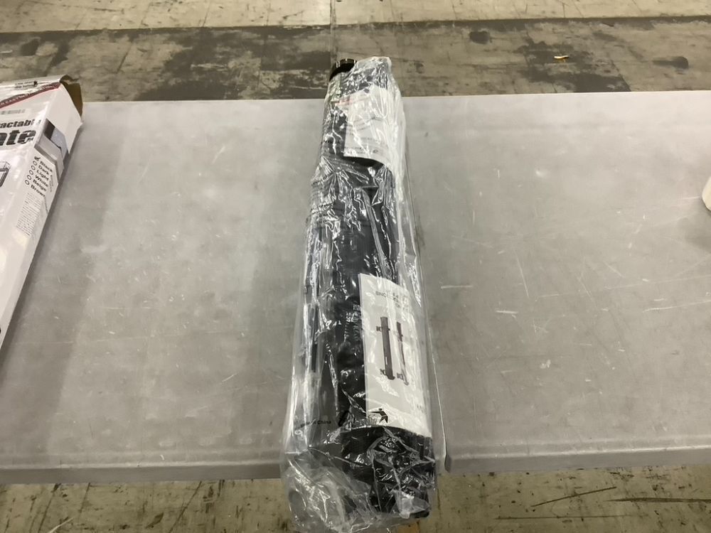 Retractable Baby Gate - Image 3 - Lot 272