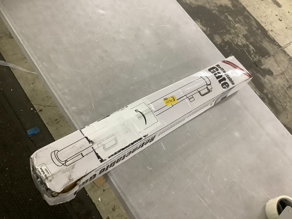 Retractable Baby Gate - Image 8 - Lot 272