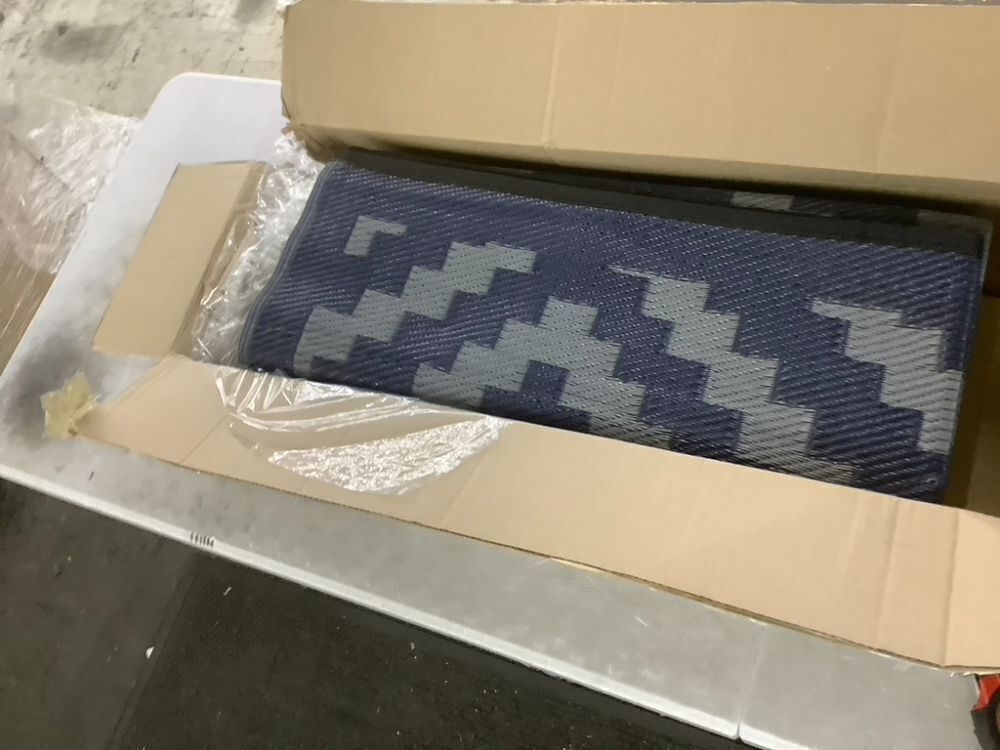 Reversible Outdoor Rug, 10' x 14' - Image 3 - Lot 273