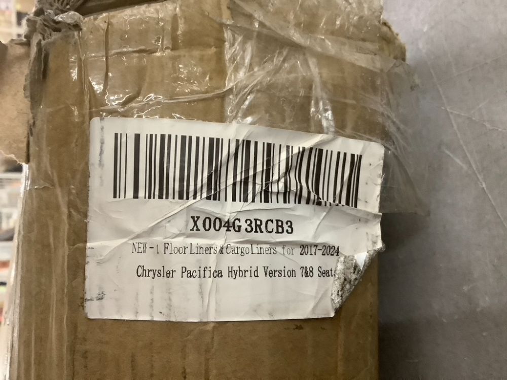 Car Floor Mats for 2017-2024 Chrysler Pacifica Hybrid - Image 4 - Lot 775