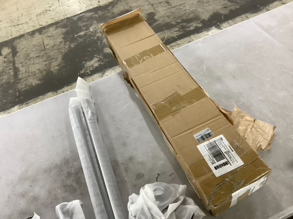 Industrial Pipe Clothes Rack Wall Mounted - Image 4 - Lot 374