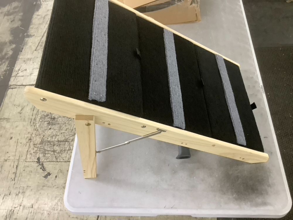 Folding Pet Stairs - Missing 1 Bolt - Image 3 - Lot 375