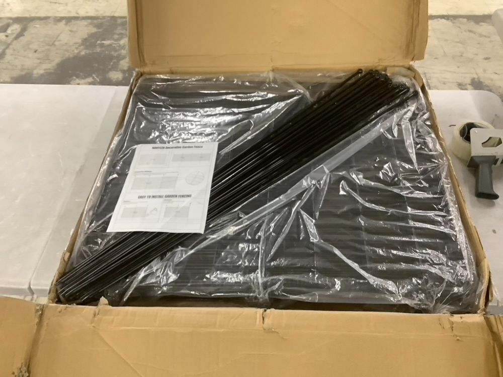 Decorative Garden Fence with Gate, 15 Panels - Image 2 - Lot 271