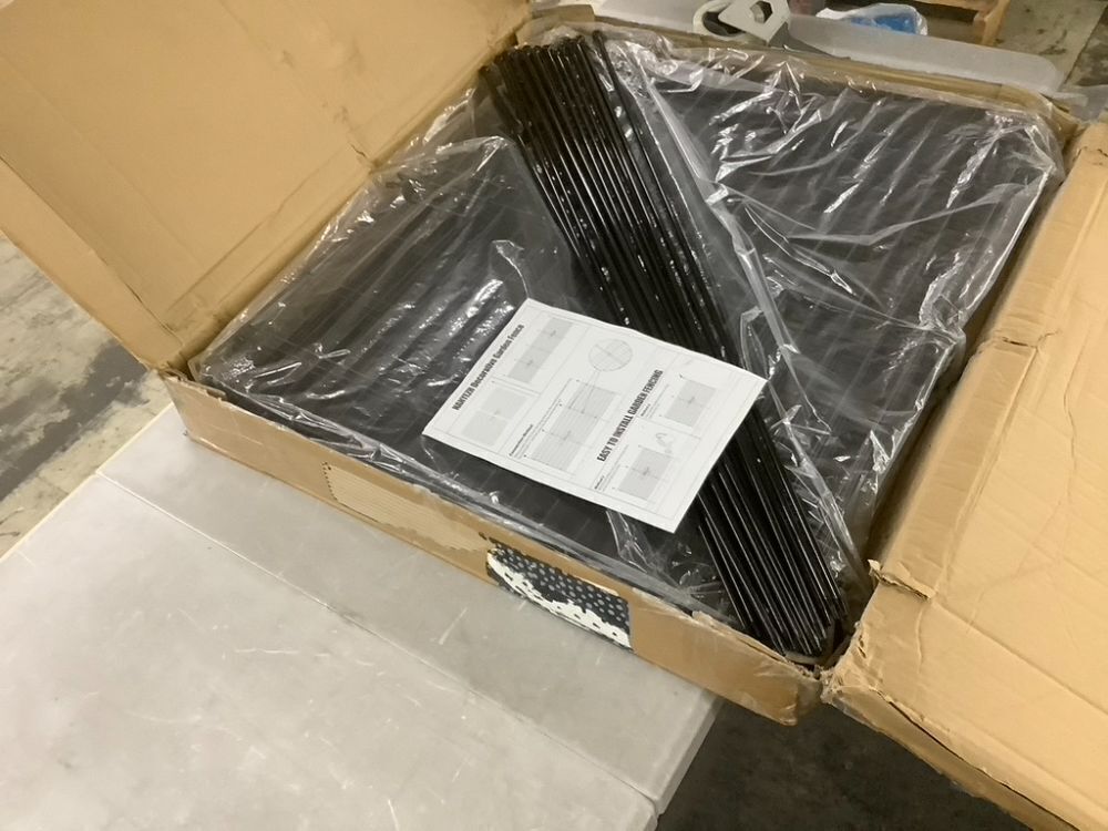 Decorative Garden Fence with Gate, 15 Panels - Image 4 - Lot 271