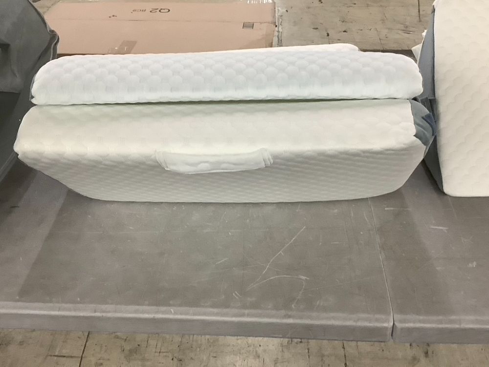 SimpleDad Bed Wedge Pillows - Zipper Broken on Cover - Image 2 - Lot 676