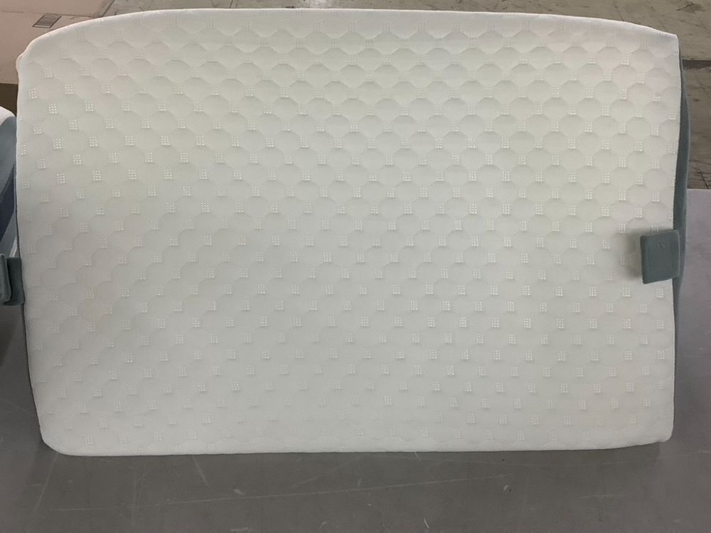 SimpleDad Bed Wedge Pillows - Zipper Broken on Cover - Image 3 - Lot 676