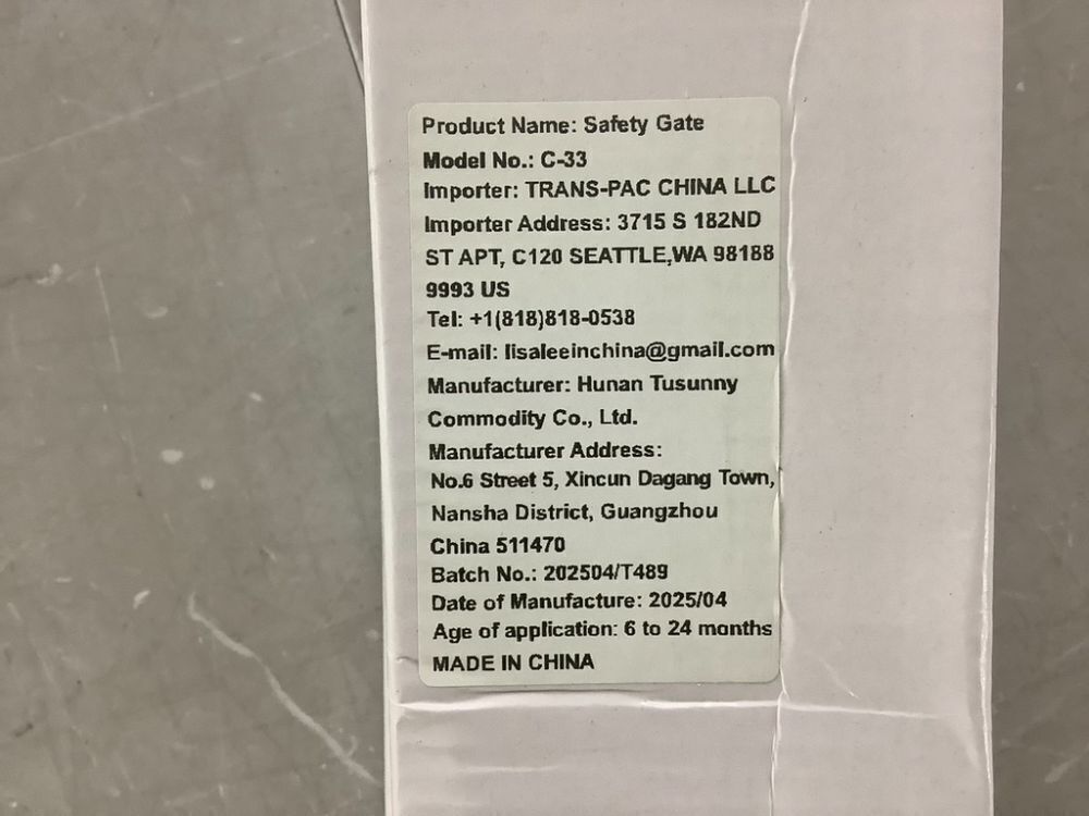 Retractable Baby Gate - Image 4 - Lot 583