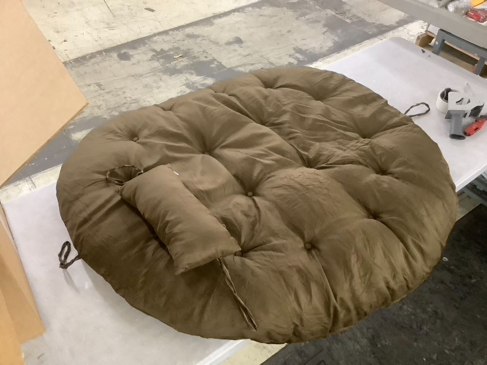 Egg Chair Cushion 45" - Image 3 - Lot 590