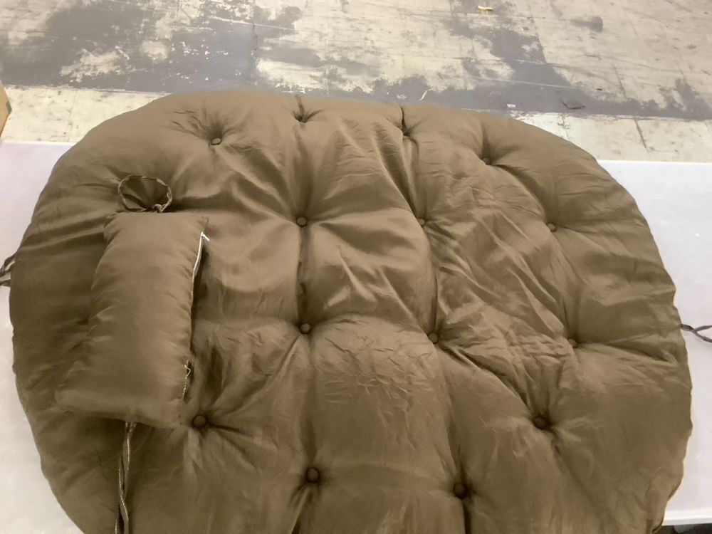 Egg Chair Cushion 45" - Image 4 - Lot 590