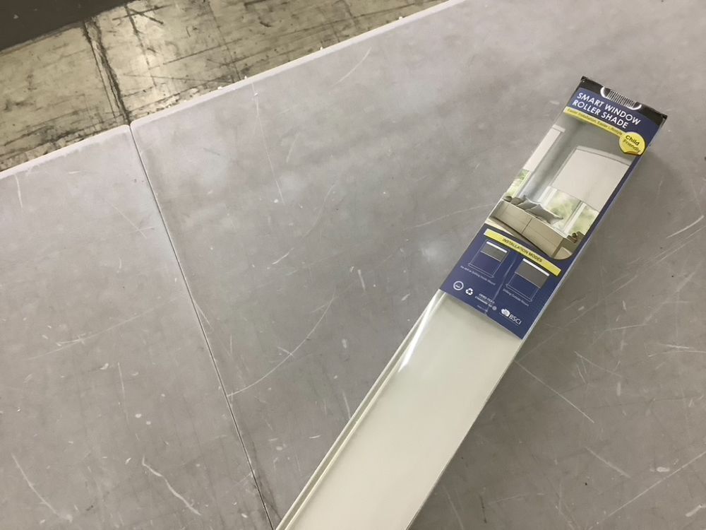 White Roller Shades - Image 3 - Lot 481