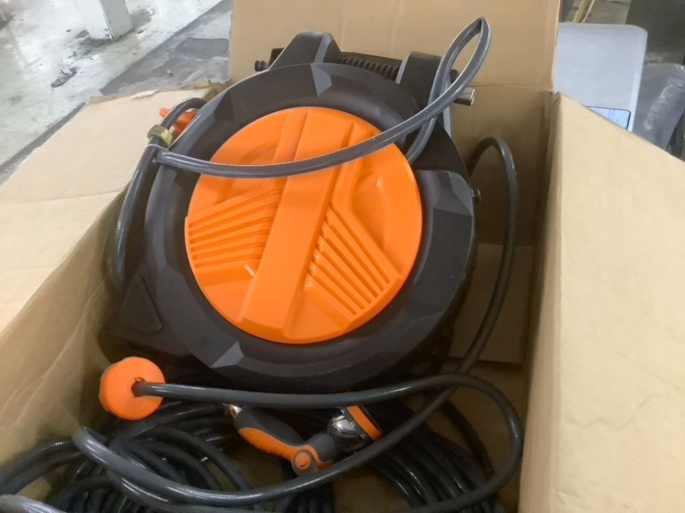 Retractable Garden Hose Reel with Hose - Image 4 - Lot 381