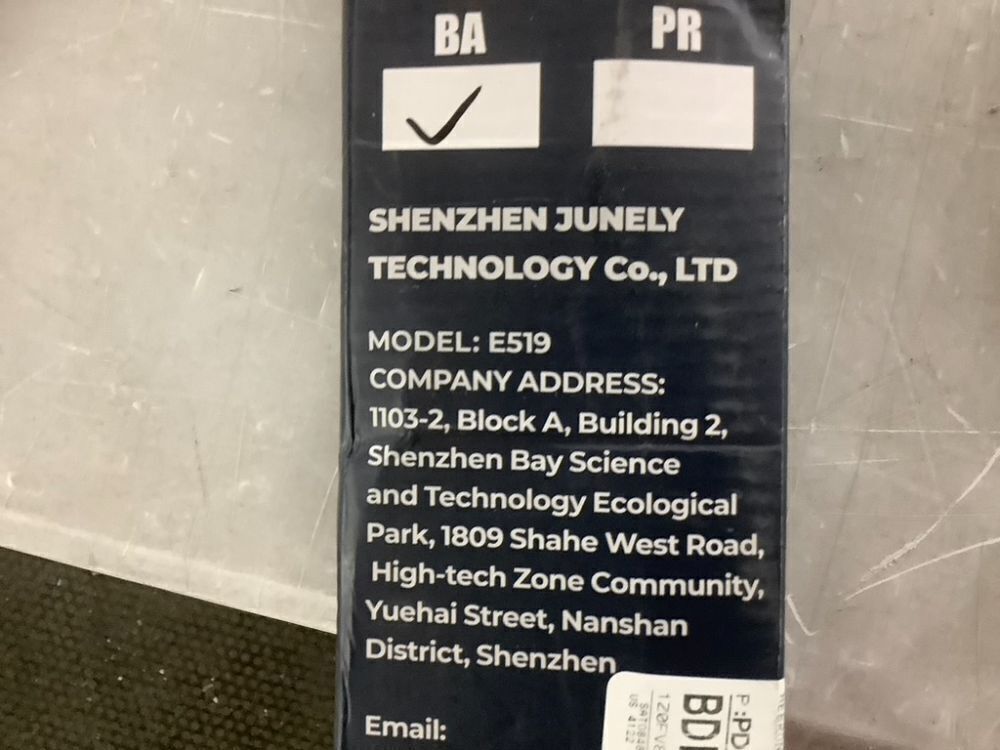 Retractable Baby Gate - Image 4 - Lot 486