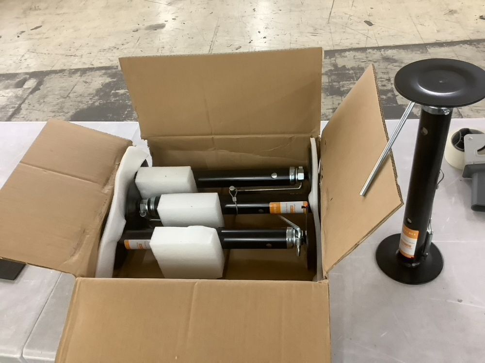 House Floor Jacks, 15.7" - 38", 4 Pack - Image 2 - Lot 382