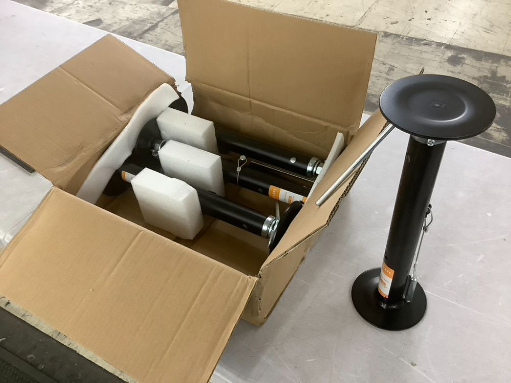 House Floor Jacks, 15.7" - 38", 4 Pack - Image 3 - Lot 382