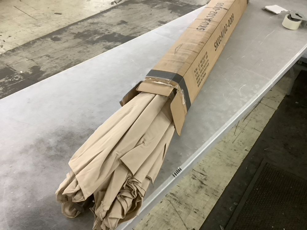 9' Market Patio Umbrella - Image 3 - Lot 597